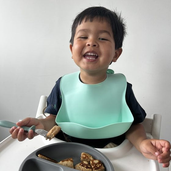 Sneakies pancakes, real families enjoying breakfast